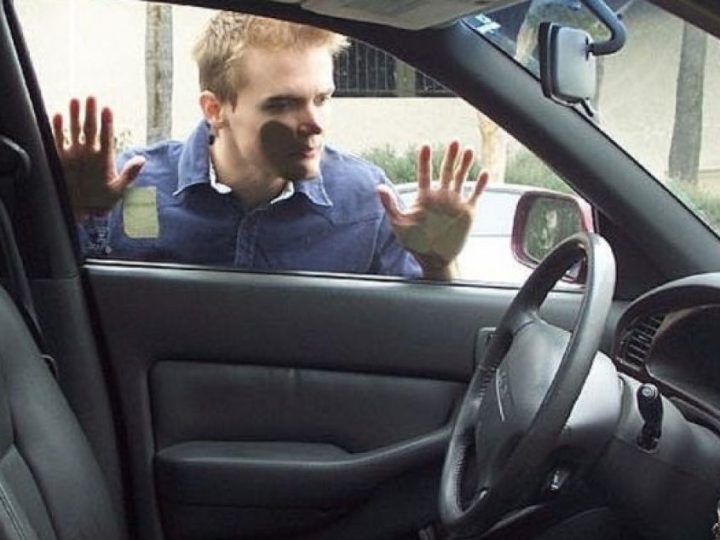 Cara Membuka Setir Mobil Yang Terkunci. Cara Membuka Pintu Mobil yang Terkunci dari Dalam