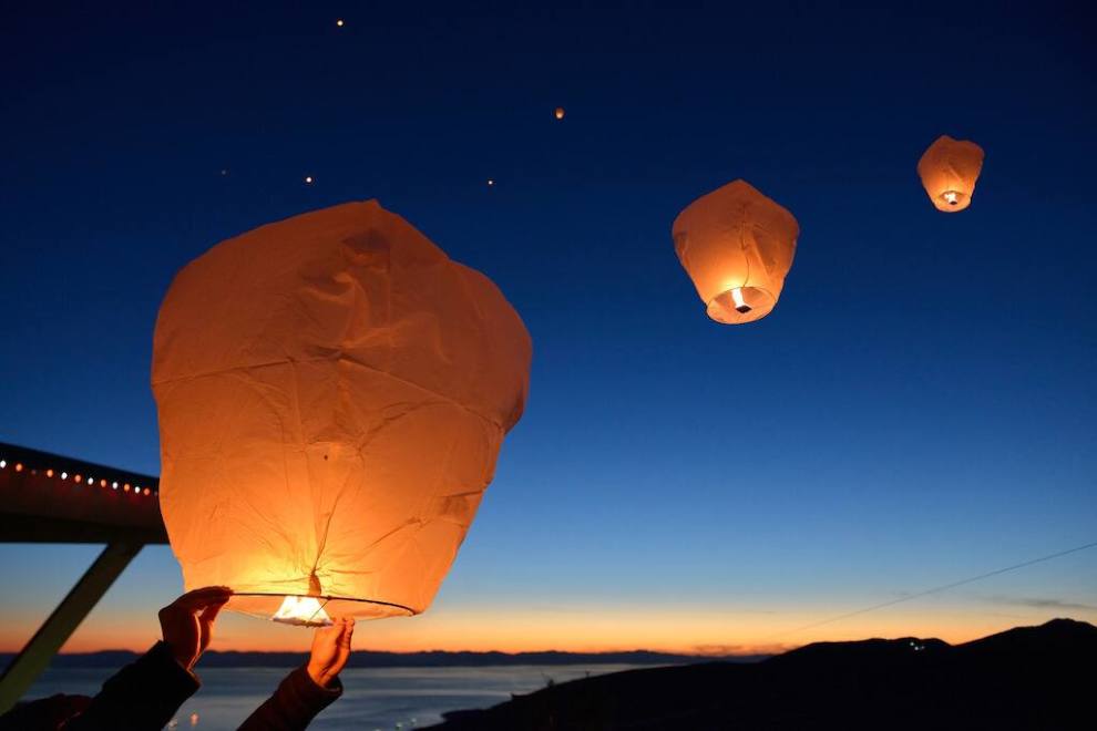 Cara Membuat Balon Udara Dari Plastik. Cara membuat lampion terbang