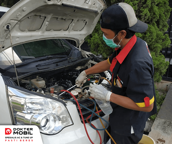 Cara Memoles Mobil Warna Hitam. Bagaimana Cara Mengkilapkan Cat Mobil Warna Hitam