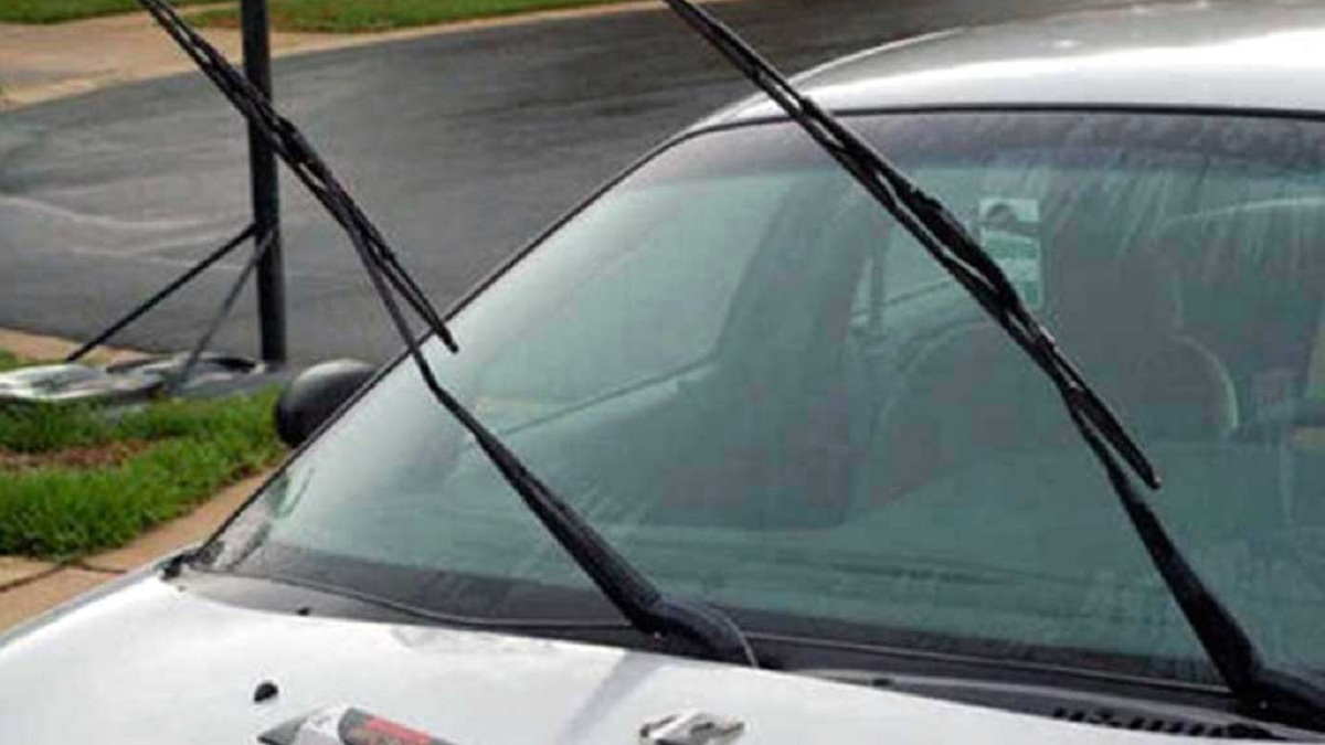 Kaca Depan Mobil Seret. Wiper Kaca Mobil Seret dan Berdecit, Ini Penyebab Hingga Solusinya
