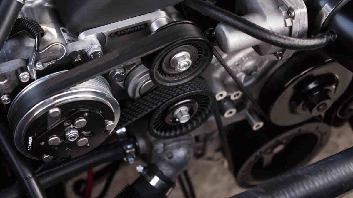 Cara Mengatasi Fan Belt Mobil Bunyi. Fan Belt Mobil Bunyi Bisa Mengganggu, Begini Cara untuk
