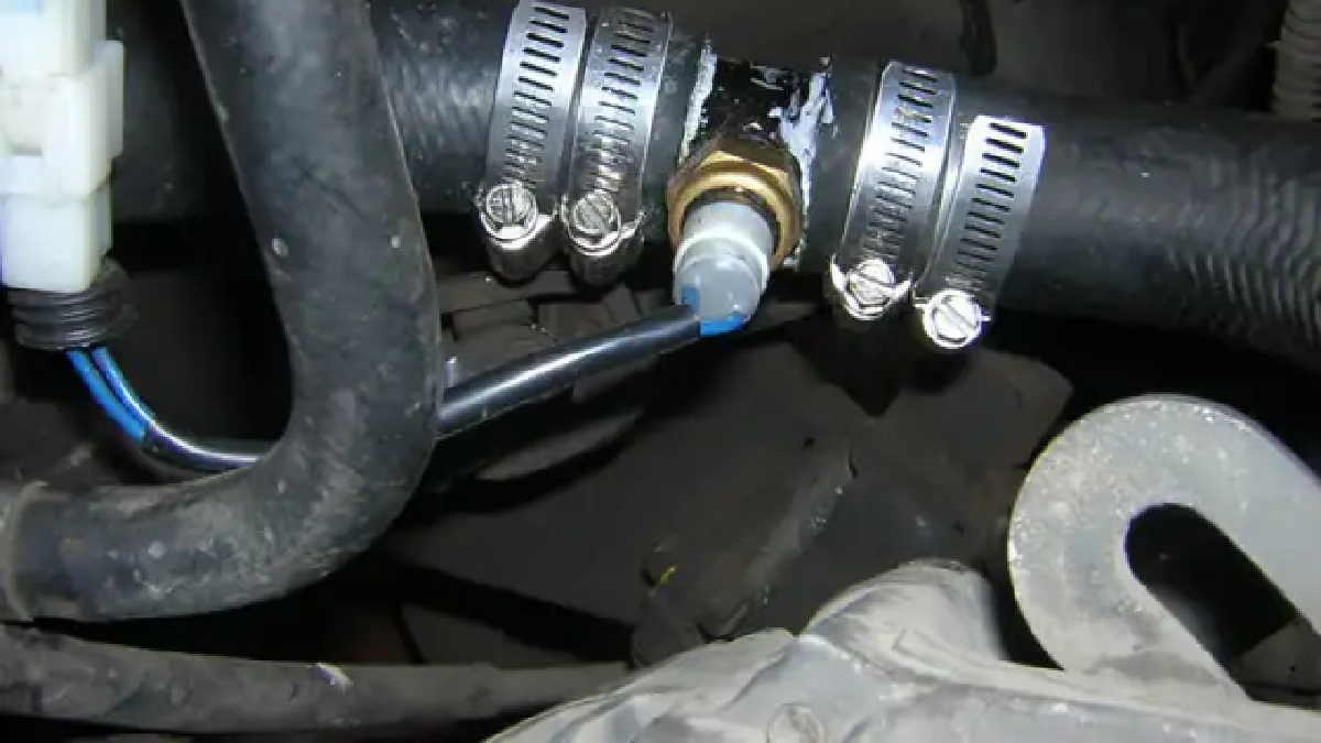 Selang Radiator Mobil Bocor. Selang Radiator Mobil Bocor dan Kendala yang Sering Terjadi