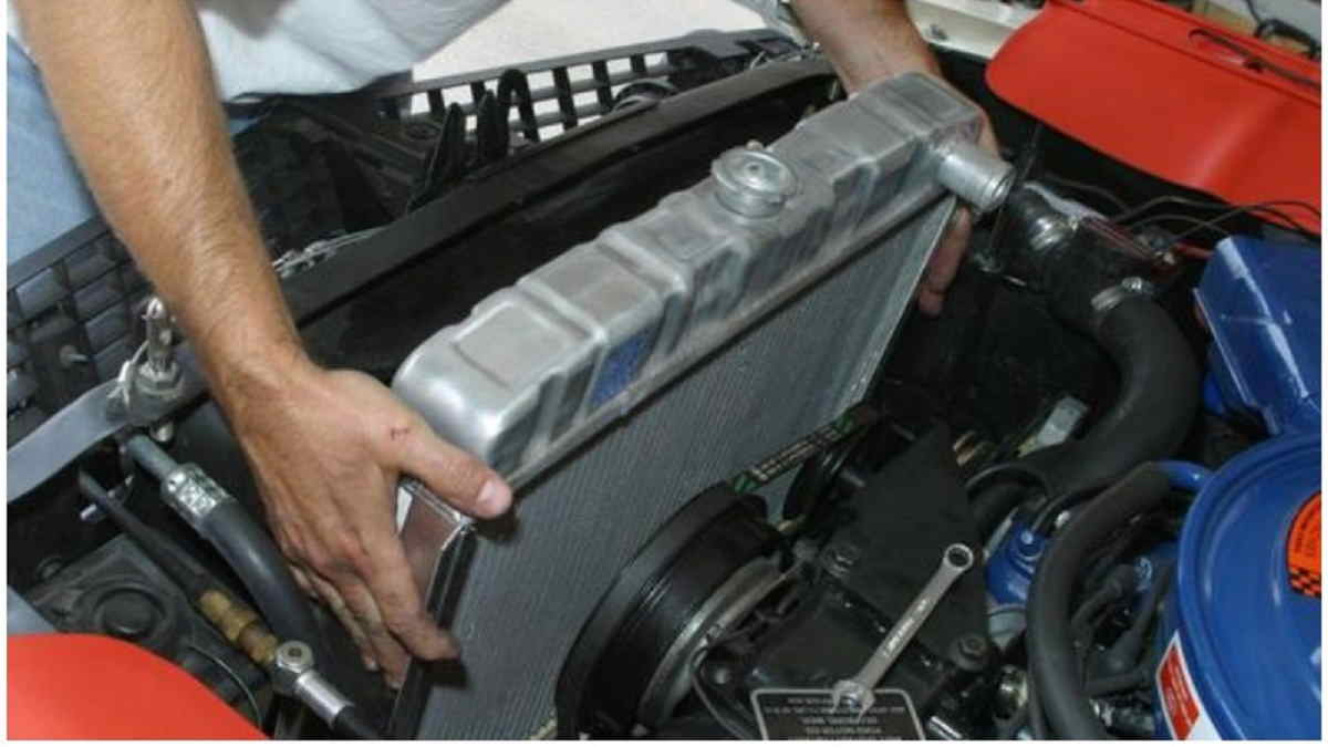 Radiator Mobil Bocor Bagian Bawah. Radiator Mobil Bocor Bagian Bawah, Ternyata Ini Beberapa