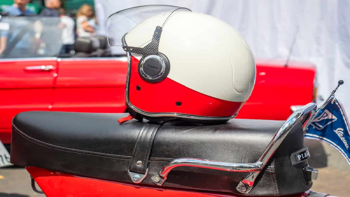 Cara Memperbaiki Jok Motor Yang Tidak Bisa Ditutup. Penyebab Jok Motor Tidak Bisa Ditutup dan Solusi Mengatasinya!