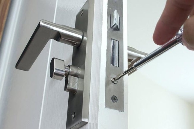 Cara Mengunci Pintu Tanpa Kunci. Beberapa Hal Yang Bisa Anda Lakukan Ketika Kunci Pintu Rumah