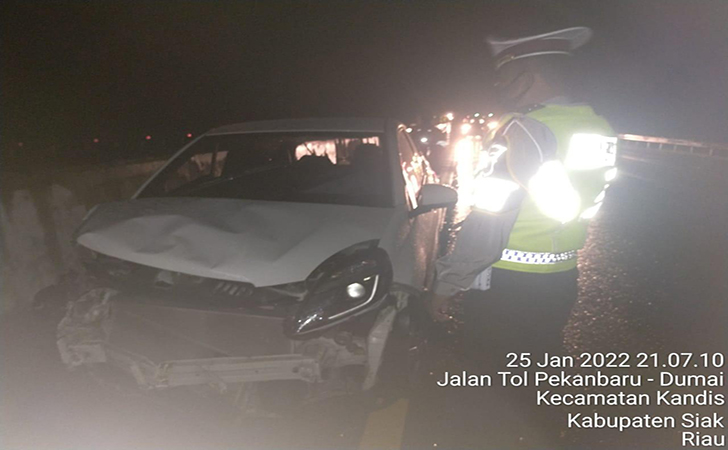 Mobil Honda Brio Putih. Lagi, Tol Pekanbaru-Dumai Telan Korban Jiwa, Brio Putih Tabrak