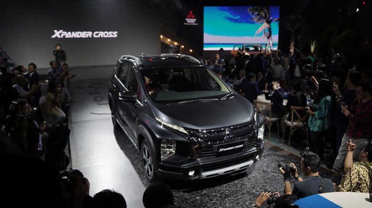 Gambar Mobil Xpander Cross. Mitsubishi Xpander Cross 2021