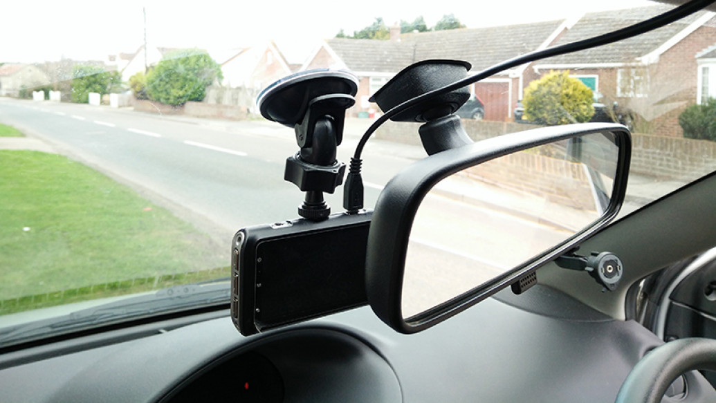 Cara Memasang Lighter Di Mobil. Cara Pilih dan Pasang Dashcam di Mobil