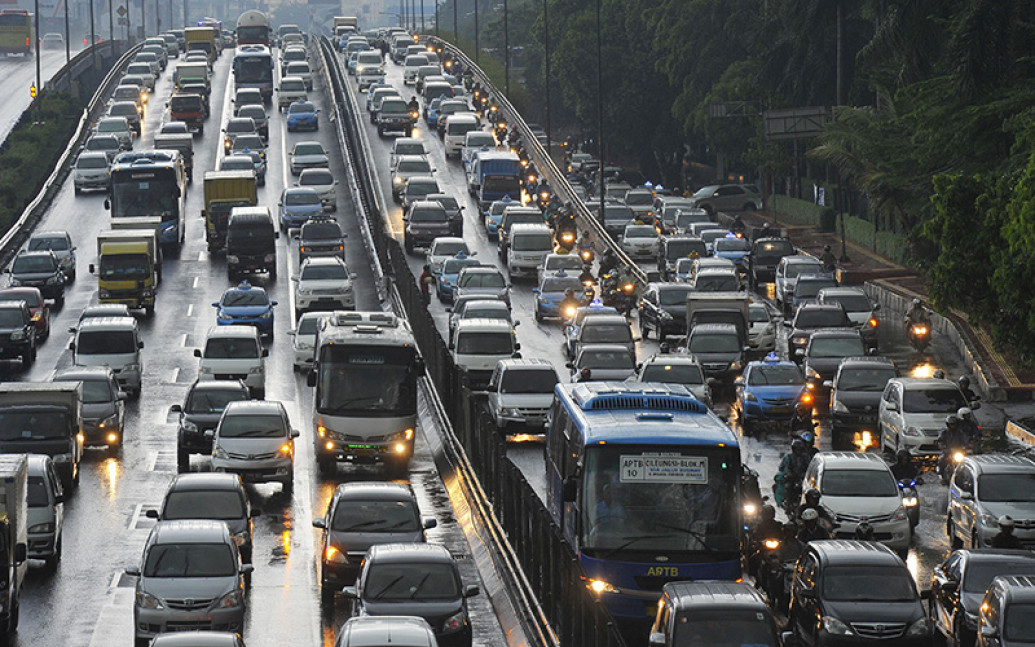 Cara Mengemudi Mobil Manual Di Jalan Macet. Tips Aman Mengemudi Mobil Manual di Jalan Macet