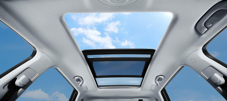 Wuling Yang Ada Sunroof. Mengenal Fitur Panoramic Sunroof pada Wuling Almaz