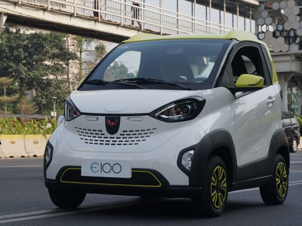 Harga Mobil Wuling E100. Wuling E100 Ikut Serta di Electric Vehicle Convoy IEMS 2019